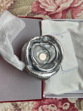 BNWT Hammitt Vince floral bag charm/sidewalk silver 🩶